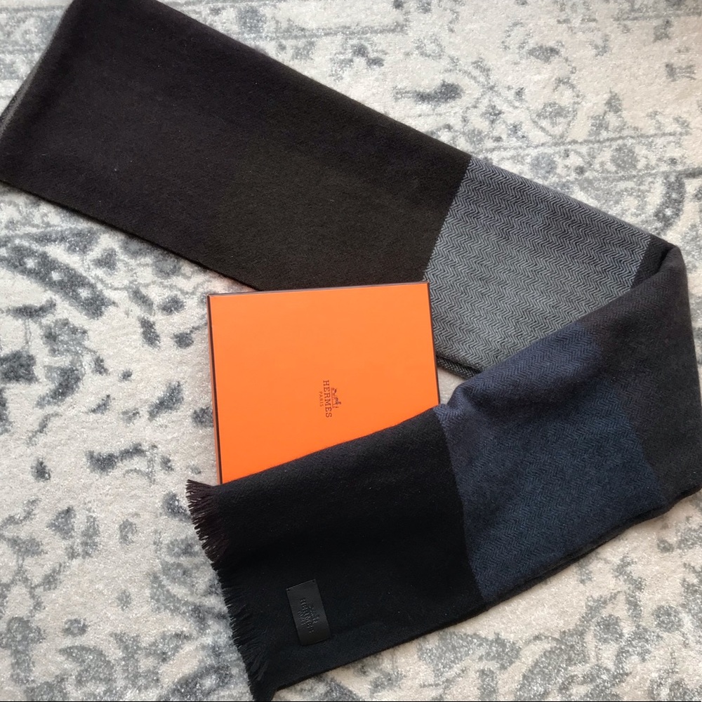 Hermès chevron muffler. New without tags.